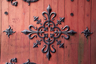 Gros plan porte Église St Bruno