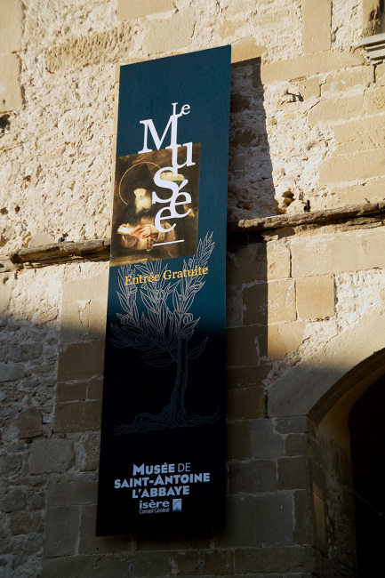 Musée de St Antoine l'Abbaye, signlitique 1