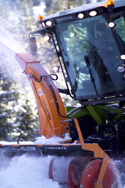 Gros plan sur fraise à neige en action