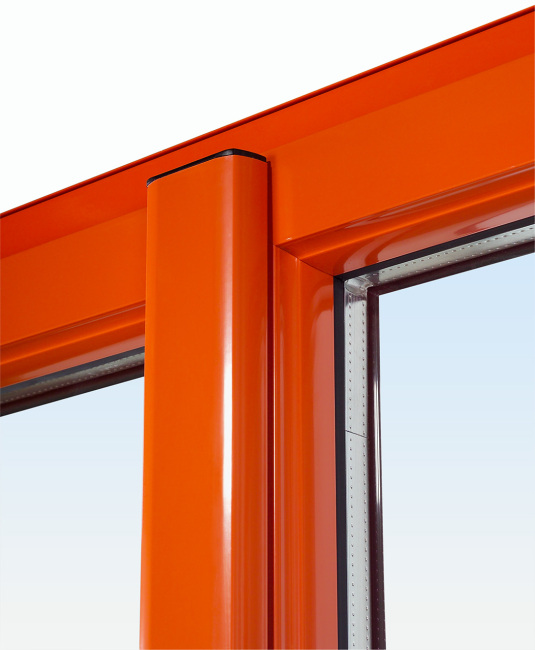 Gros plan battants fenêtre orange