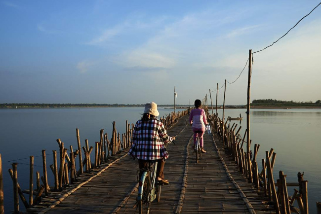 A vélo sur le Bamboo bridge