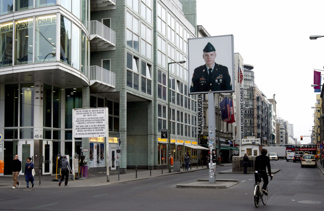 Check point Charlie, Berlin 1