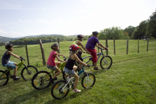 Famille à vélo