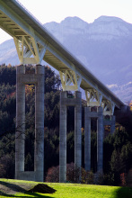 Viaduc de l'A51 en automne 2