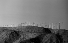 Éoliennes dans le désert