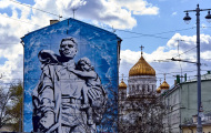 Fresque communiste et Christ sauveur