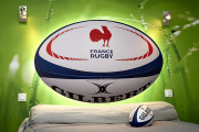 Le ballon de Rugby tête de lit-1