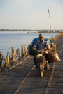 Transport de marchandises sur le Bamboo bridge